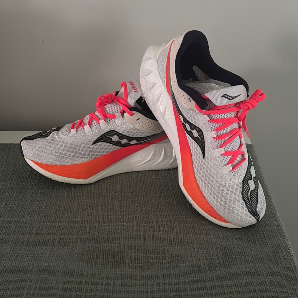 Men’s Saucony endorphin Pro 4, size 9.0